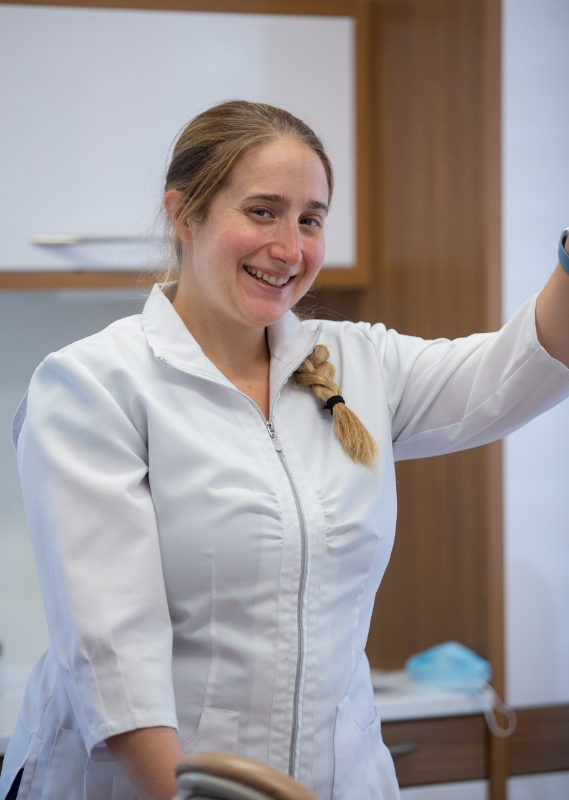 Dre Julie Sarrazin Mackey, dentiste généraliste Dre Julie Sarrazin Mackey, dentiste généraliste